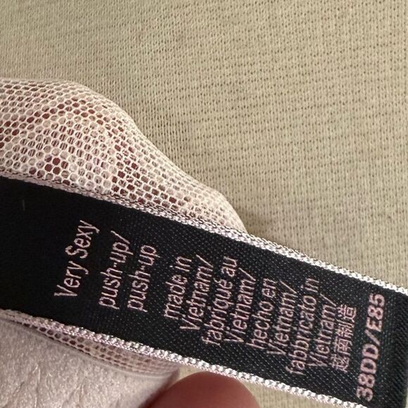 Victoria’s Secret Very Sexy Push Up Bra Size 38DD - Picture 4 of 5